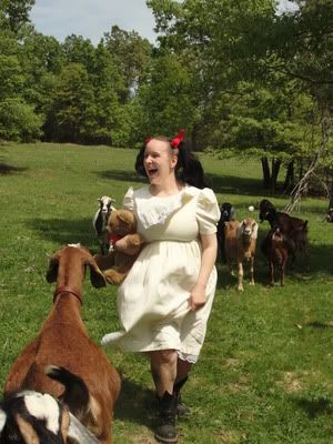 (pics) last pregnant *DOE* of the season - Goats