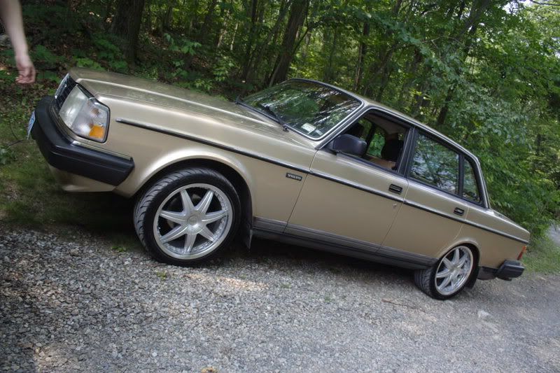 http://img.photobucket.com/albums/v673/Turbo944/Volvo%20Meet%20Newtown/IMG_2632.jpg