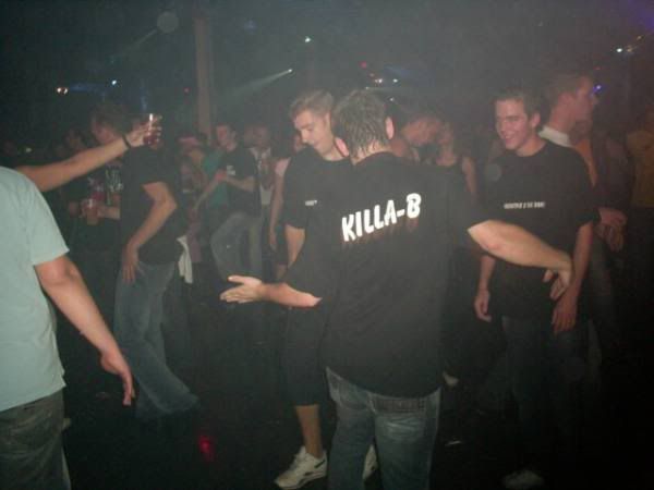 [IMG]http://img.photobucket.com/albums/v675/DjKillaB/KevinHardBass.jpg[/IMG]
