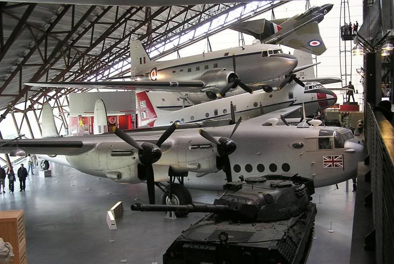 http://img.photobucket.com/albums/v679/LAHarve/Cosford/ColdWarHallCosford300807.jpg