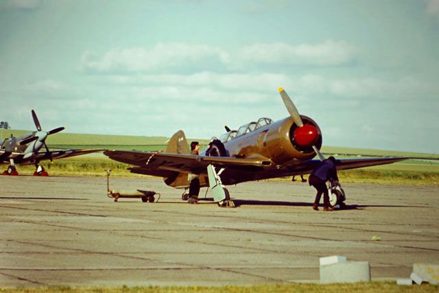 http://img.photobucket.com/albums/v679/LAHarve/Duxford%20shows/GKYAKDuxford_zpseb03d036.jpg