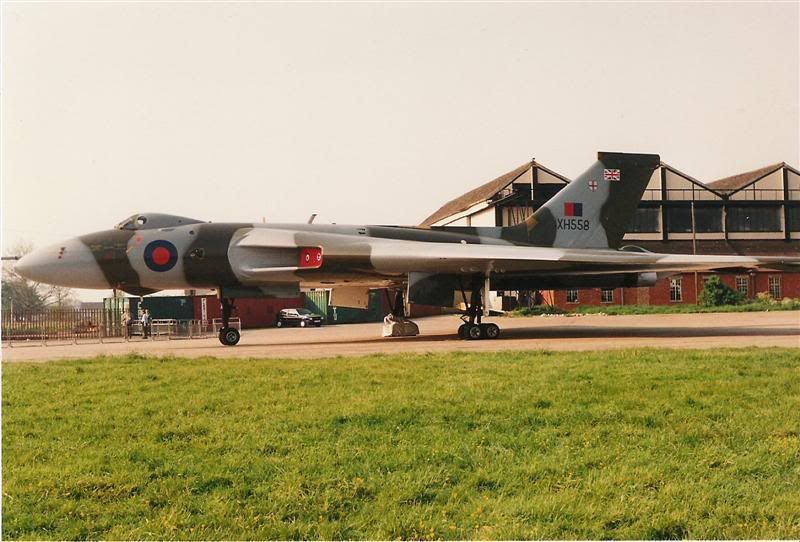 http://img.photobucket.com/albums/v679/LAHarve/From%20The%20Past/XH558NorthWeald14May1988.jpg