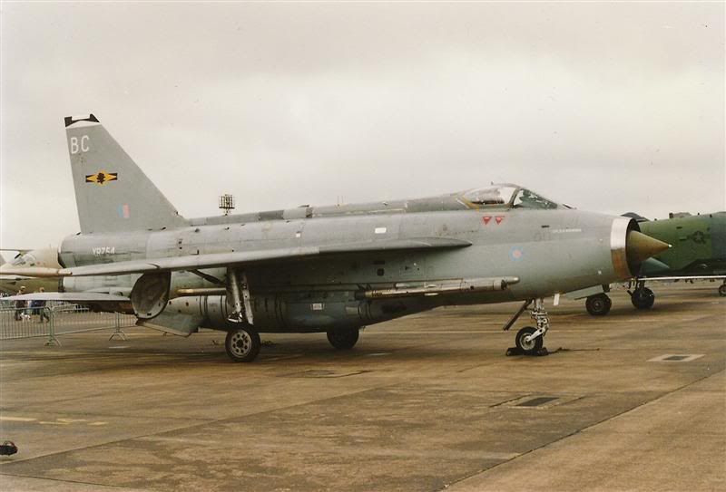 http://img.photobucket.com/albums/v679/LAHarve/From%20The%20Past/XR754Coningsby11June1988.jpg