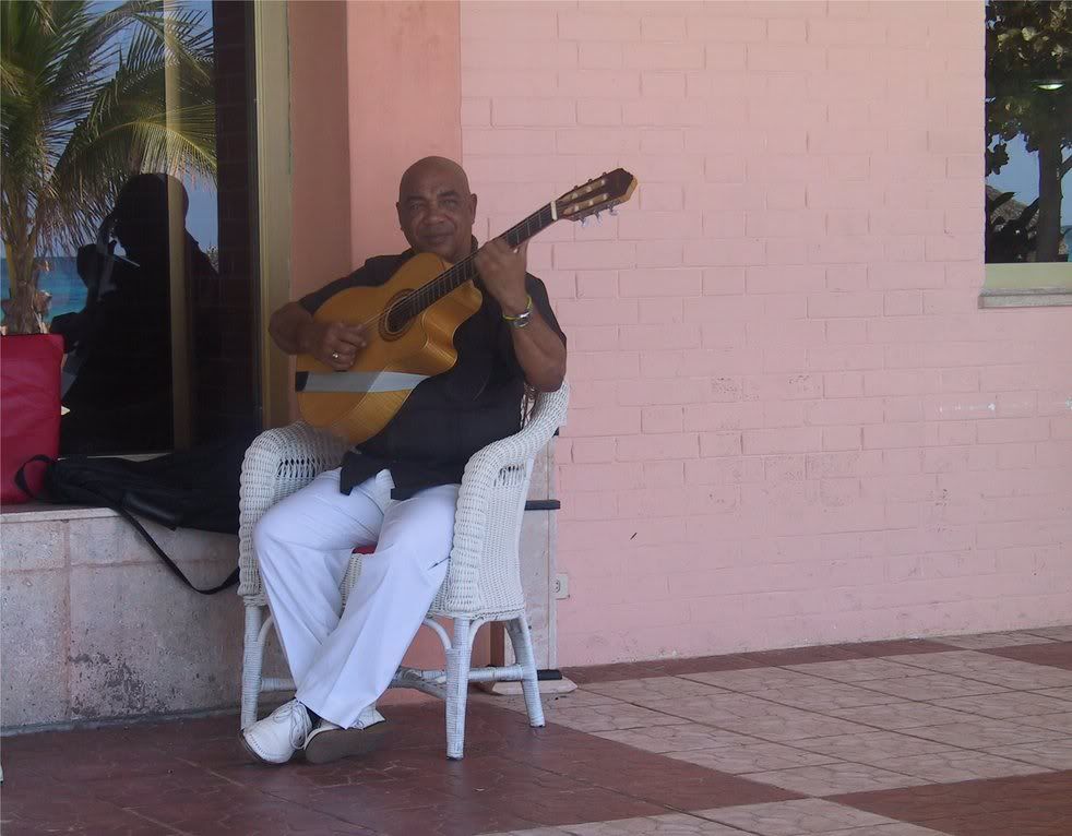 IMAGE: http://img.photobucket.com/albums/v680/Cuba05/cubanplayingguitar.jpg