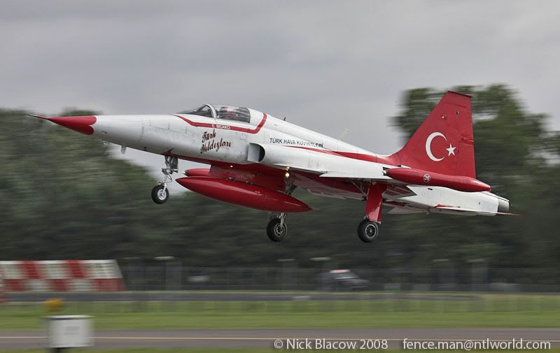 http://img.photobucket.com/albums/v681/motf/2008/0807riat/03/08-07-10_RIAT_0050-01.jpg