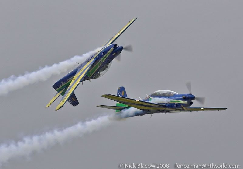 http://img.photobucket.com/albums/v681/motf/2008/0807riat/03/08-07-10_RIAT_0166-01.jpg