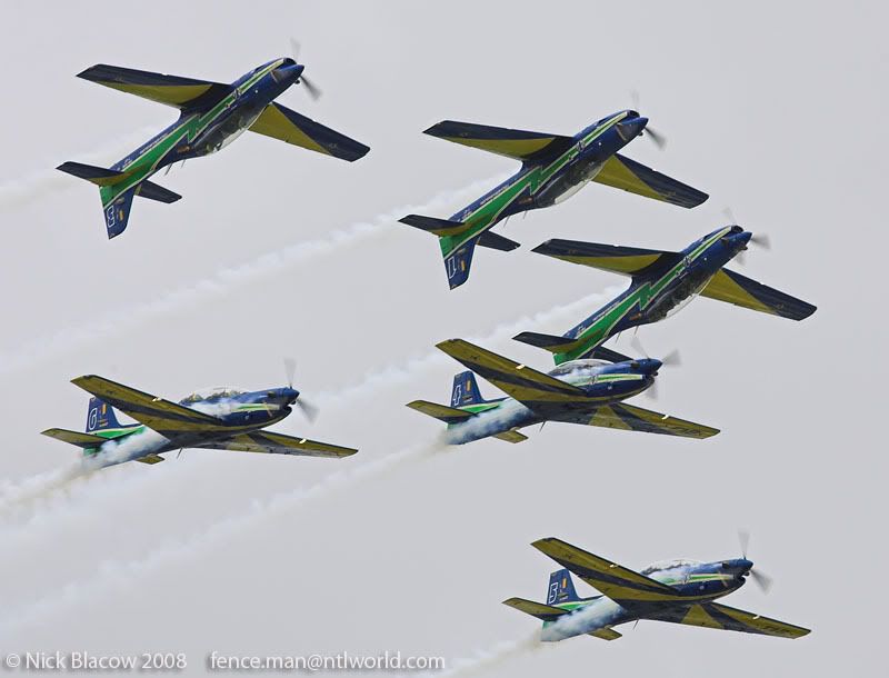http://img.photobucket.com/albums/v681/motf/2008/0807riat/03/08-07-10_RIAT_0224-01.jpg