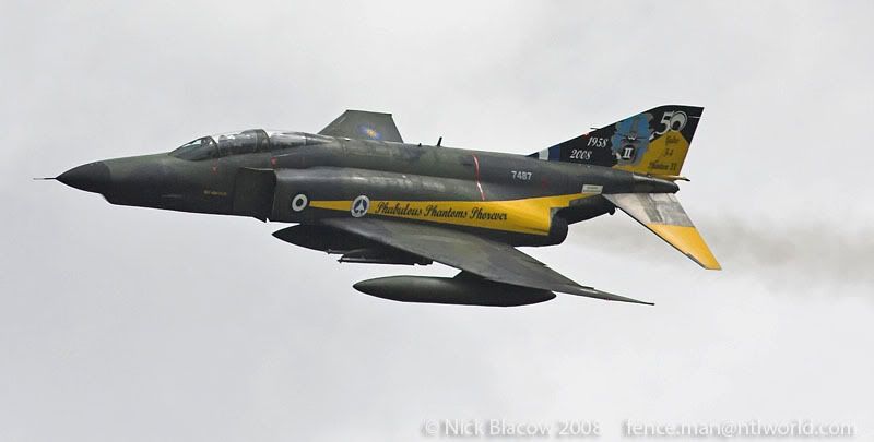 http://img.photobucket.com/albums/v681/motf/2008/0807riat/03/08-07-10_RIAT_0322-01.jpg