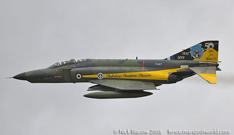 http://img.photobucket.com/albums/v681/motf/2008/0807riat/03/08-07-10_RIAT_0356-01.jpg