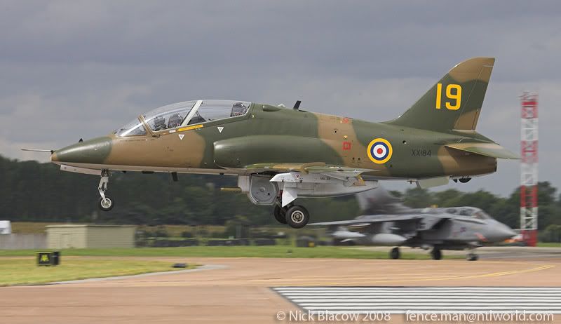 http://img.photobucket.com/albums/v681/motf/2008/0807riat/03/08-07-10_RIAT_1022-01.jpg