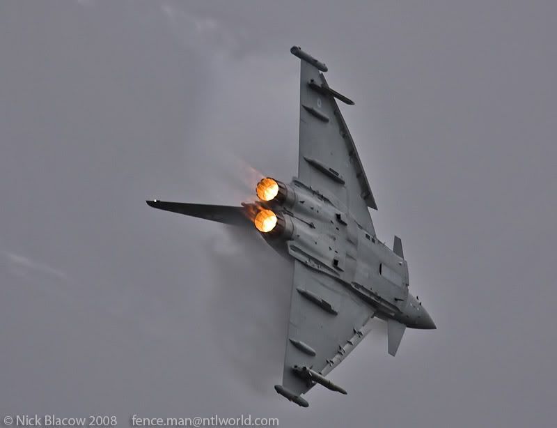 http://img.photobucket.com/albums/v681/motf/2008/0807riat/03/08-07-10_RIAT_1204-01.jpg
