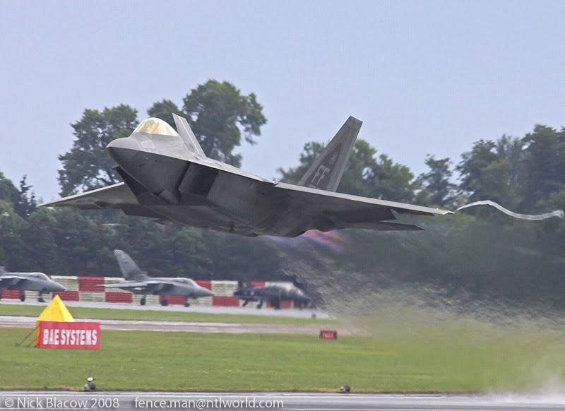 http://img.photobucket.com/albums/v681/motf/2008/0807riat/04/08-07-11_RIAT_0775-01.jpg