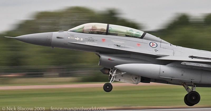http://img.photobucket.com/albums/v681/motf/2008/0807riat/05/08-07-14_RIAT_0212-01.jpg