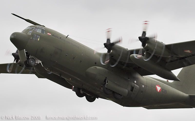 http://img.photobucket.com/albums/v681/motf/2008/0807riat/05/08-07-14_RIAT_0400-01.jpg