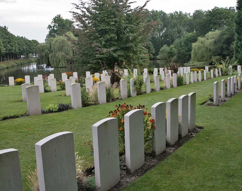 http://img.photobucket.com/albums/v681/motf/2009/Ypres/01-302.jpg