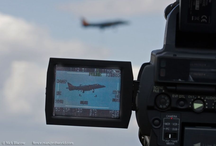 http://img.photobucket.com/albums/v681/motf/2010/RIAT10/Last/Harrier/10-07-17RIAT3442-2.jpg