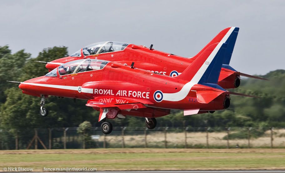 http://img.photobucket.com/albums/v681/motf/2010/RIAT10/Reds/10-07-15RIAT0860.jpg