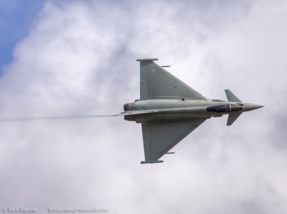 http://img.photobucket.com/albums/v681/motf/2010/RIAT10/Typhoon/10-07-16RIAT1268.jpg
