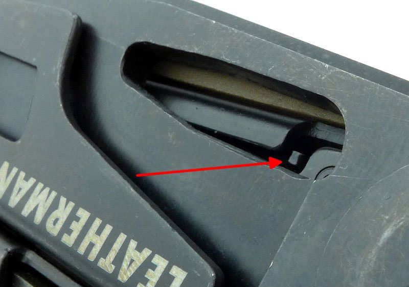 photo 63 MUT blade safety lock off arrow P1200963.jpg