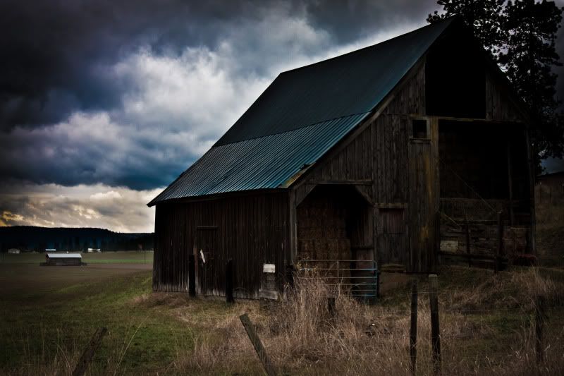 hay_barn__by_neatname-d32dspu.jpg