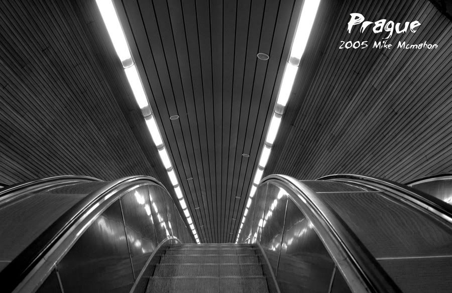 IMAGE: http://img.photobucket.com/albums/v684/mikeisgod/Escalators.jpg