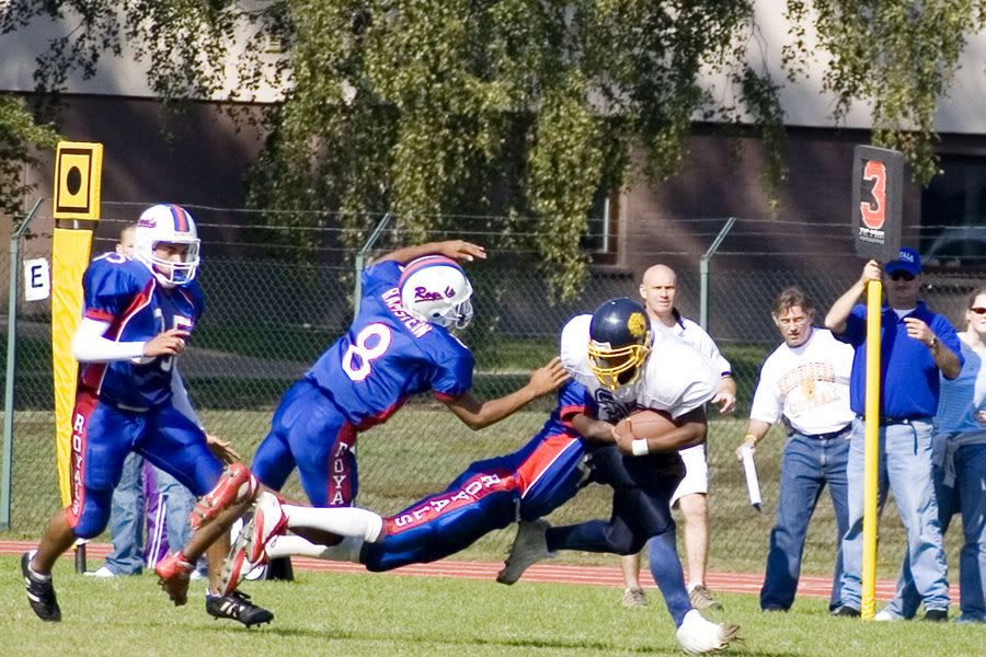 IMAGE: http://img.photobucket.com/albums/v684/mikeisgod/Footballweek2.jpg