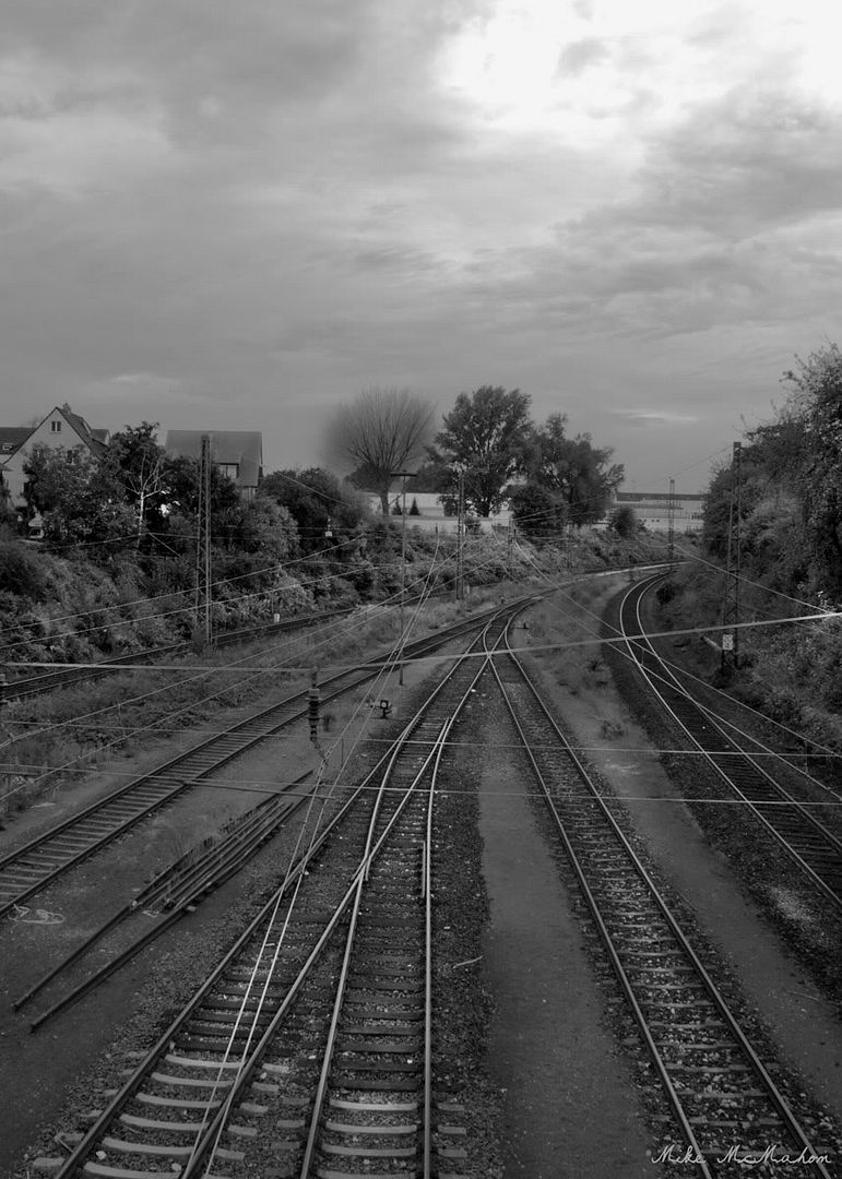 IMAGE: http://img.photobucket.com/albums/v684/mikeisgod/Tracks.jpg