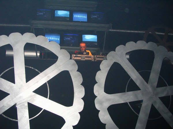 [img width=600 height=450]http://img.photobucket.com/albums/v692/steegie1984/In%20Qontrol/7a3099e2.jpg[/img]