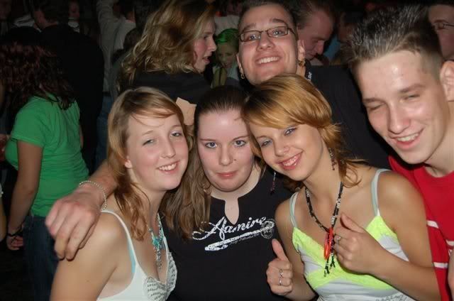 [img width=640 height=424]http://img.photobucket.com/albums/v692/steegie1984/goor%2028-10-2006/dieka28-10-2006.jpg[/img]