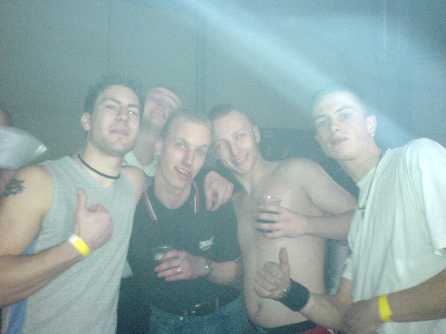 [IMG]http://img.photobucket.com/albums/v693/itsdarklikehell/moh%202006%20brabant%20hallen%20den%20bosch/2527c0f0.jpg[/IMG]