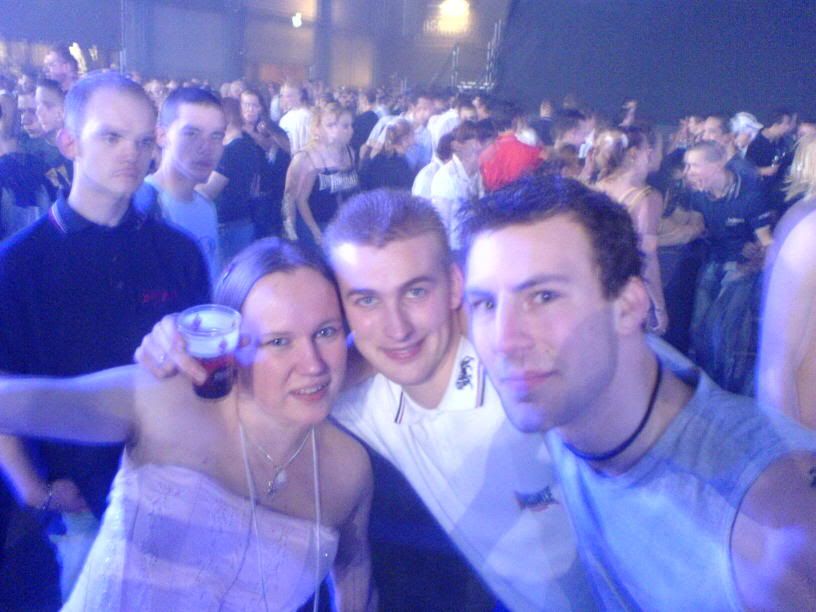 [IMG]http://img.photobucket.com/albums/v693/itsdarklikehell/moh%202006%20brabant%20hallen%20den%20bosch/idaalleenrionzzhebbentfijn.jpg[/IMG]