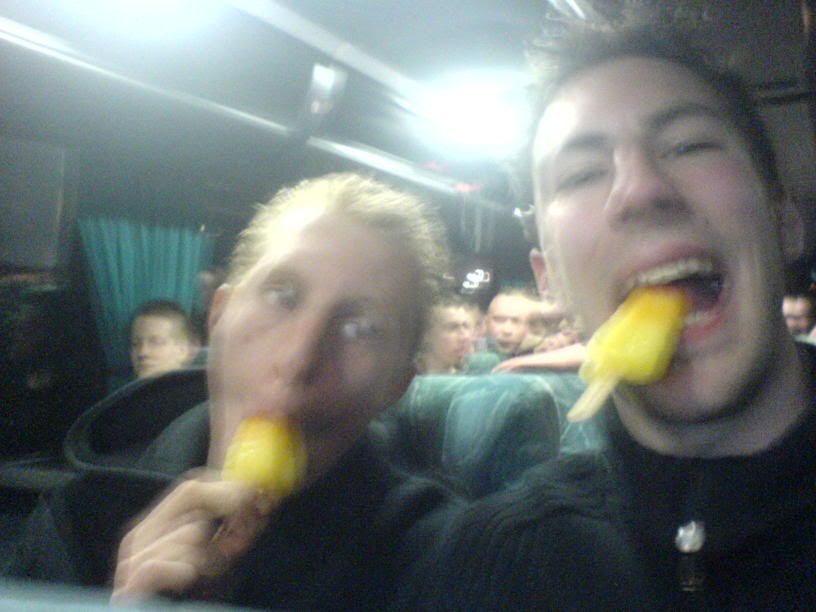 [IMG]http://img.photobucket.com/albums/v693/itsdarklikehell/moh%202006%20brabant%20hallen%20den%20bosch/ijsisfijnbdanktalleenida.jpg[/IMG]