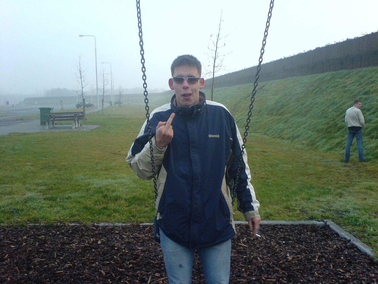 [IMG]http://img.photobucket.com/albums/v693/itsdarklikehell/moh%202006%20brabant%20hallen%20den%20bosch/janheeftnhekelaanschommelen.jpg[/IMG]