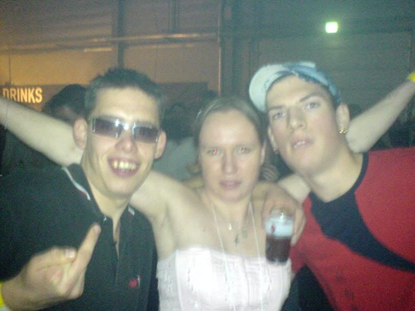 [IMG]http://img.photobucket.com/albums/v693/itsdarklikehell/moh%202006%20brabant%20hallen%20den%20bosch/janidaenewoud.jpg[/IMG]