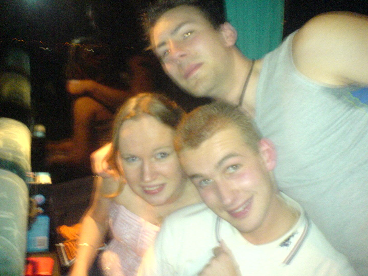 [IMG]http://img.photobucket.com/albums/v693/itsdarklikehell/moh%202006%20brabant%20hallen%20den%20bosch/kleffieenbeffieenronzz.jpg[/IMG]