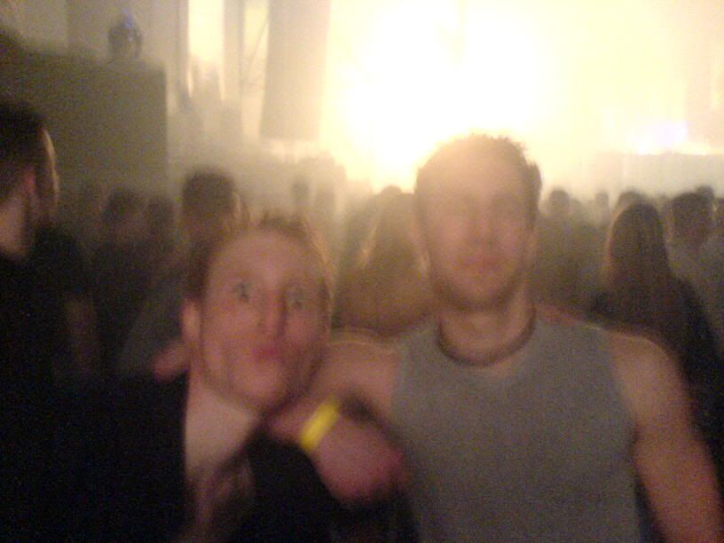 [IMG]http://img.photobucket.com/albums/v693/itsdarklikehell/moh%202006%20brabant%20hallen%20den%20bosch/koekoeklele.jpg[/IMG]