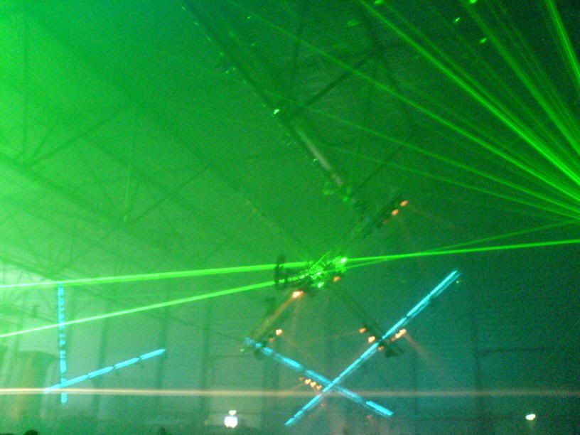 [IMG]http://img.photobucket.com/albums/v693/itsdarklikehell/moh%202006%20brabant%20hallen%20den%20bosch/oehlampjes.jpg[/IMG]