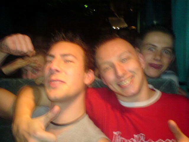 [IMG]http://img.photobucket.com/albums/v693/itsdarklikehell/moh%202006%20brabant%20hallen%20den%20bosch/rizzoenrodgerachterjohanenronzz.jpg[/IMG]