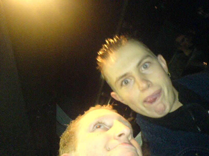 [IMG]http://img.photobucket.com/albums/v693/itsdarklikehell/moh%202006%20brabant%20hallen%20den%20bosch/rizzorodgerinbusheenrijs.jpg[/IMG]