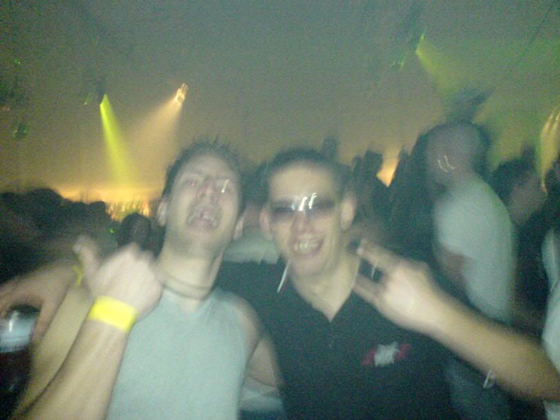 [IMG]http://img.photobucket.com/albums/v693/itsdarklikehell/moh%202006%20brabant%20hallen%20den%20bosch/vaaageronzzengekkejanneman.jpg[/IMG]