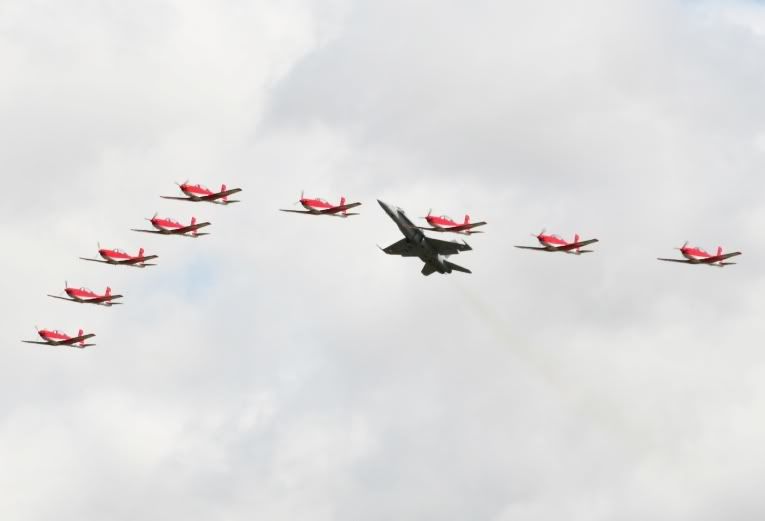 http://img.photobucket.com/albums/v693/skylinerworld/RIAT2009/IMG_2128B.jpg