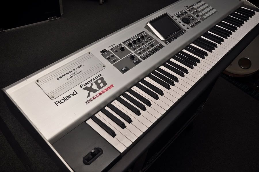 Roland Fantom X8 with flight case Keys, Synths and Samplers Harmony