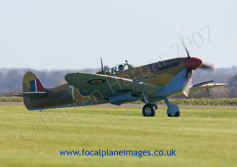 http://img.photobucket.com/albums/v698/darrenharbar/2007%20Dux%20March/SpitfireJG891001.jpg