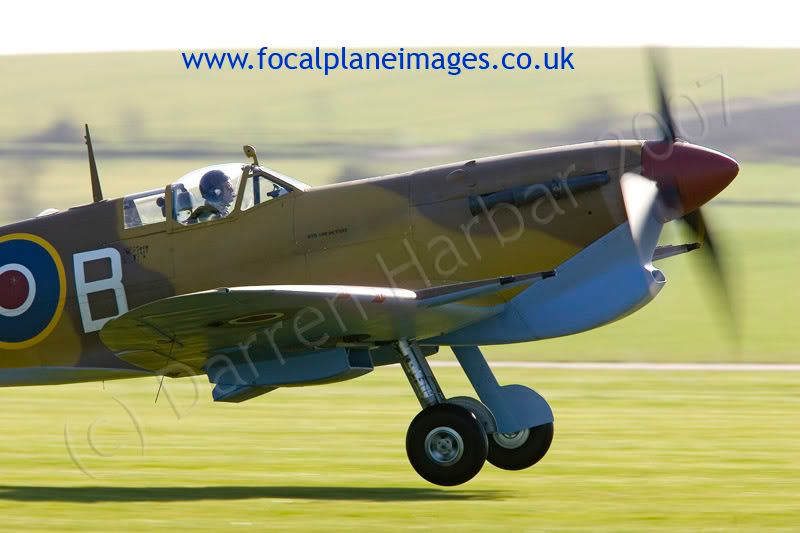 http://img.photobucket.com/albums/v698/darrenharbar/2007%20Dux%20March/SpitfireJG891002.jpg