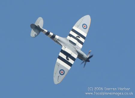 http://img.photobucket.com/albums/v698/darrenharbar/Aircraft/SpitfireRS1.jpg