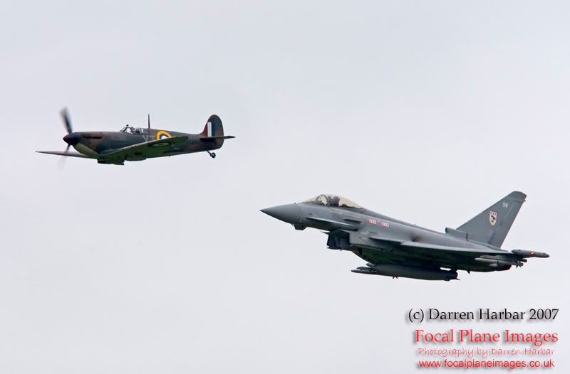 http://img.photobucket.com/albums/v698/darrenharbar/BBMF%2050/BBMF50008.jpg