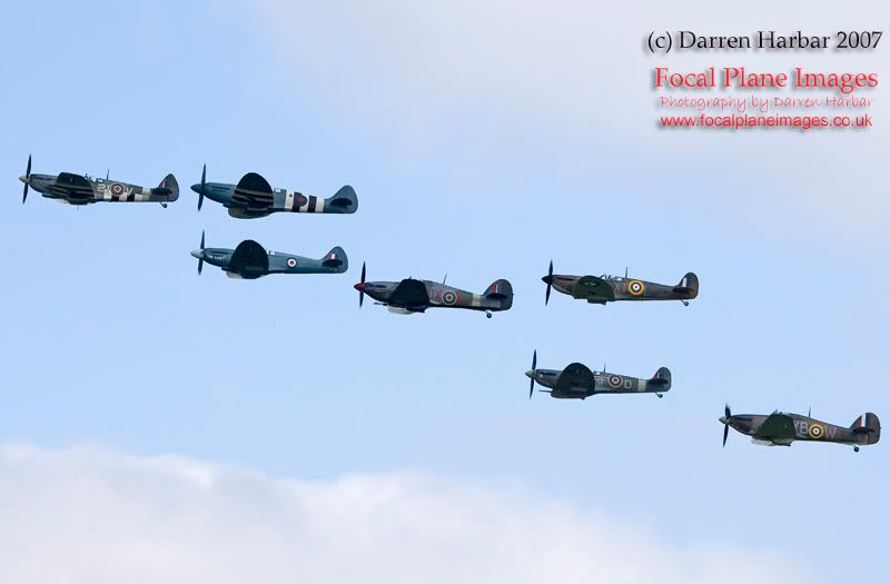 http://img.photobucket.com/albums/v698/darrenharbar/BBMF%2050/BBMF5070.jpg