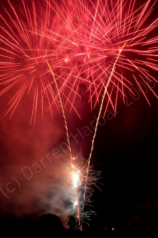 http://img.photobucket.com/albums/v698/darrenharbar/EK06/FireworksEKNov06006.jpg