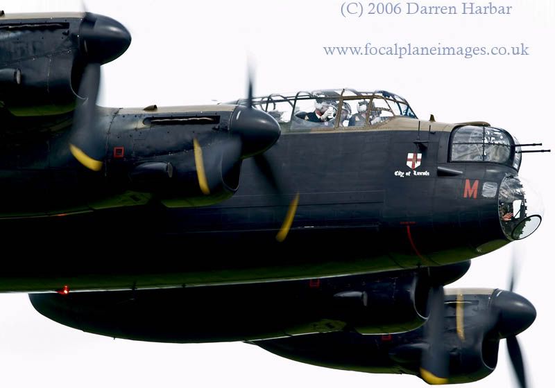 http://img.photobucket.com/albums/v698/darrenharbar/Grace%20spitfire%20day/Lancaster3.jpg