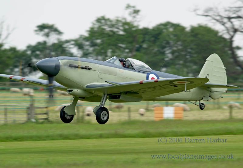 http://img.photobucket.com/albums/v698/darrenharbar/Old%20Warden%20Mil%20Pag/Seafire5.jpg